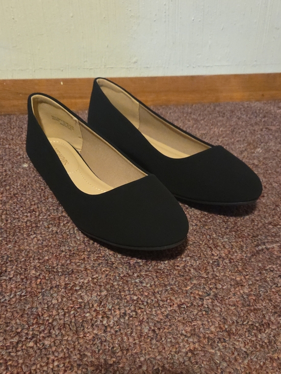 Dream Pairs Shoes - Dream Pairs Black Slip-On Round-Toe Ballet Flats. NEVER WORN OUTSIDE
